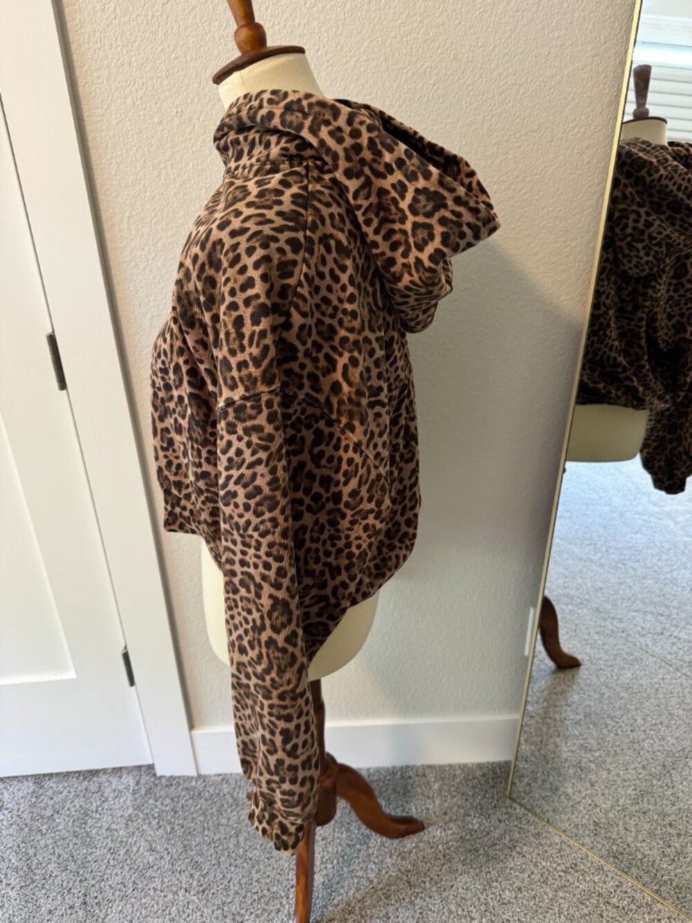 GAP Leopard Print Cropped Logo Hoodie Sweatshirt Size M Brown Animal Print - Picture 3 of 7